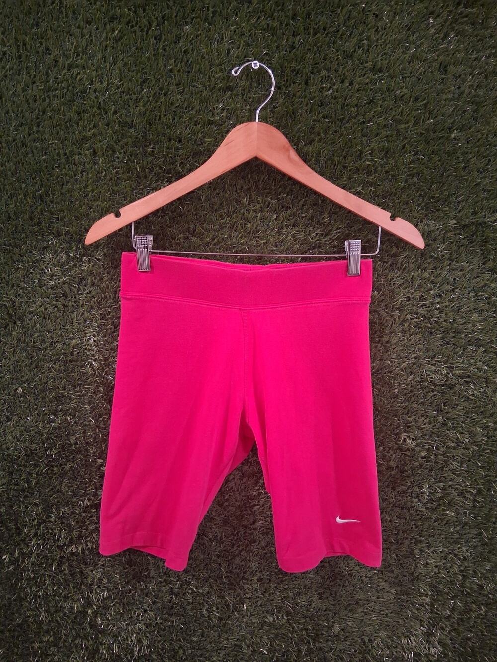 Nike Women’s Pro Training Shorts Pink Fuchsia Size M Medium Bike Shorts Athletic